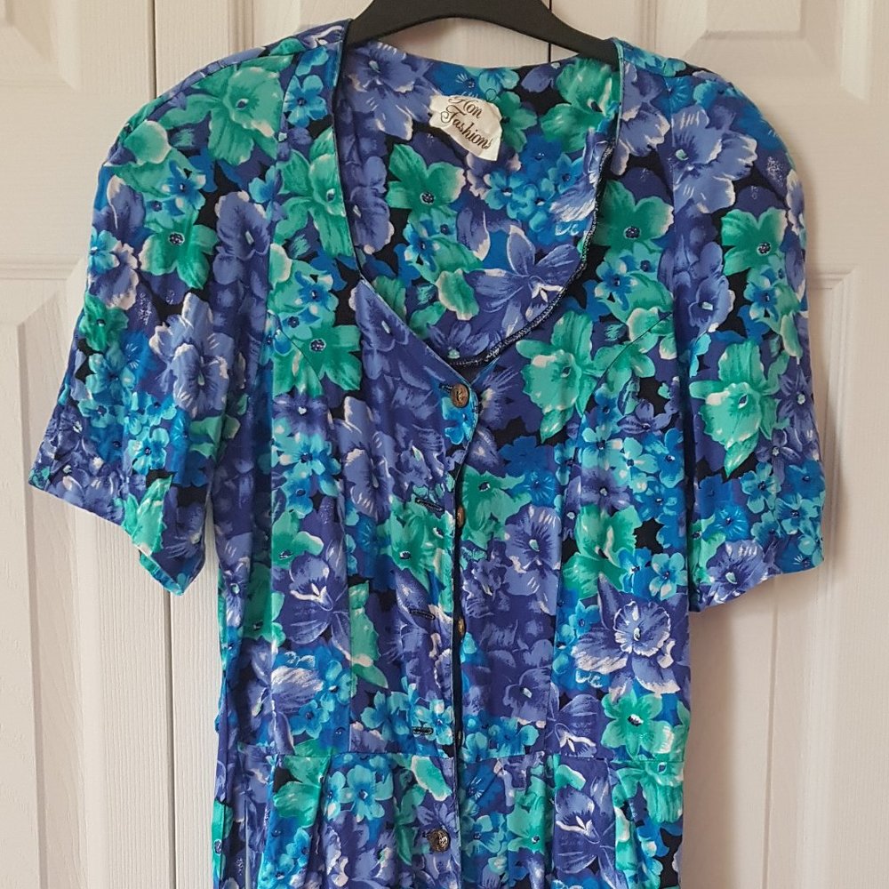 Vintage collared floral dress